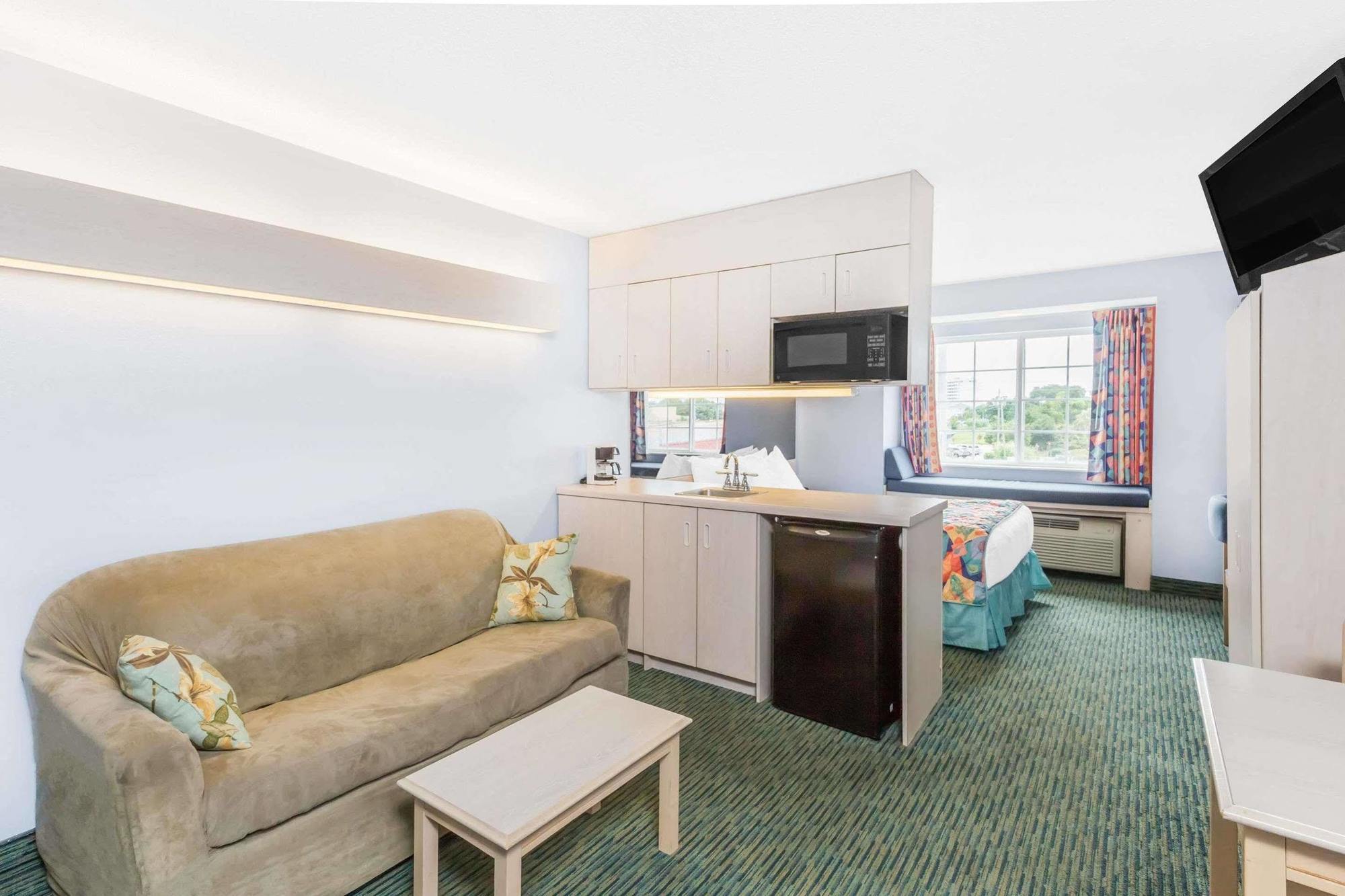 Microtel Inn & Suites By Wyndham Carolina Beach Exterior foto